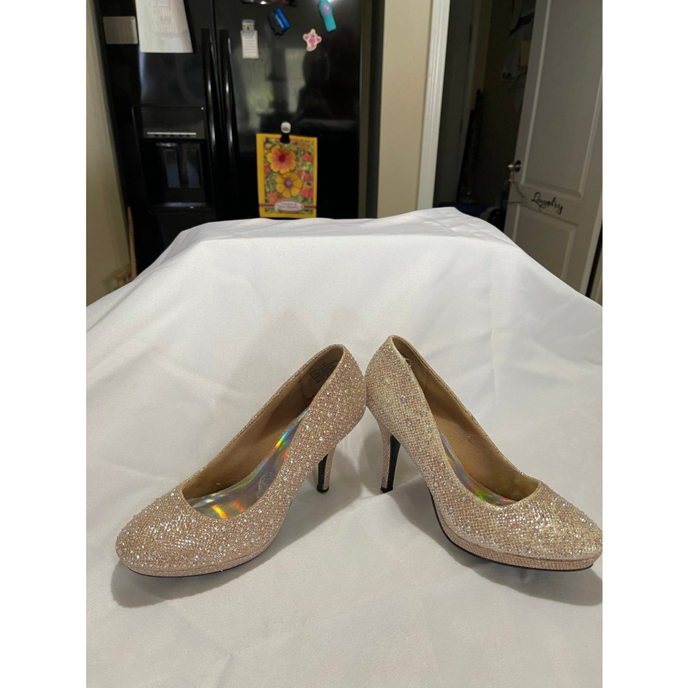 Gold Pumps With Rhinestone Embellishment Sliver Slipper Size 7